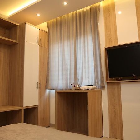 ג'אגודינה Gold Crown Apartments מראה חיצוני תמונה